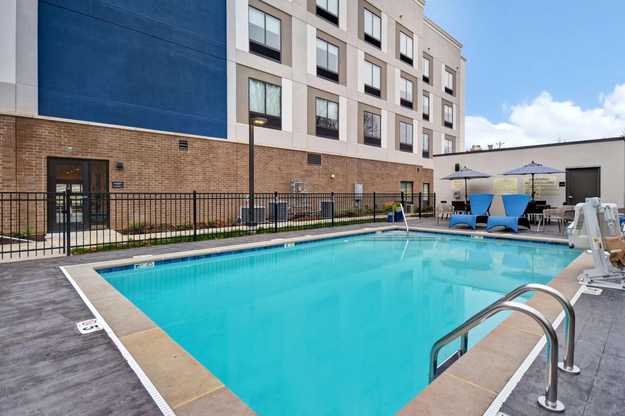 Hampton Inn Pleasant View Bagian luar foto